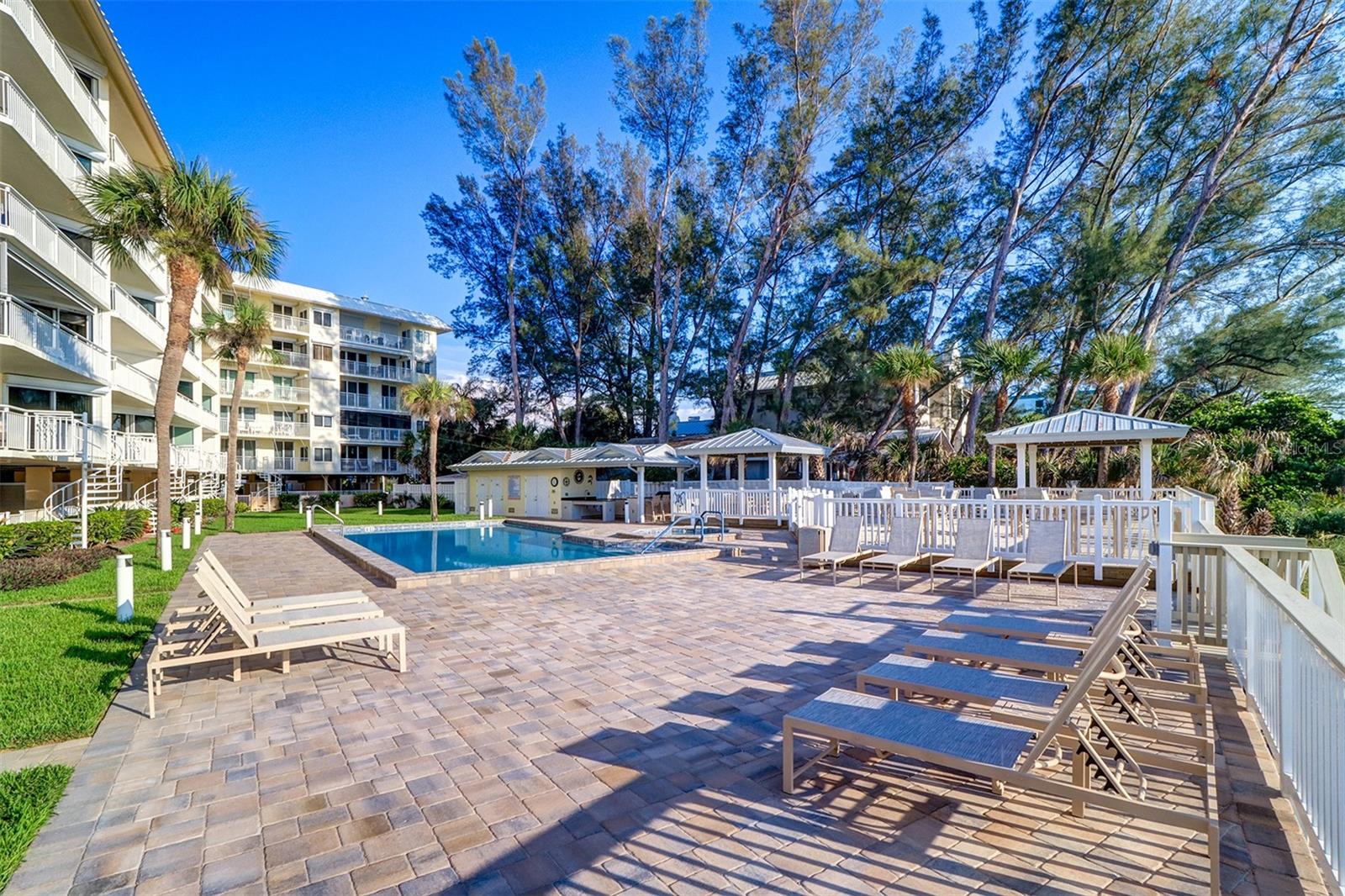 Image 30 of 46 For 2504 Gulf Boulevard 201