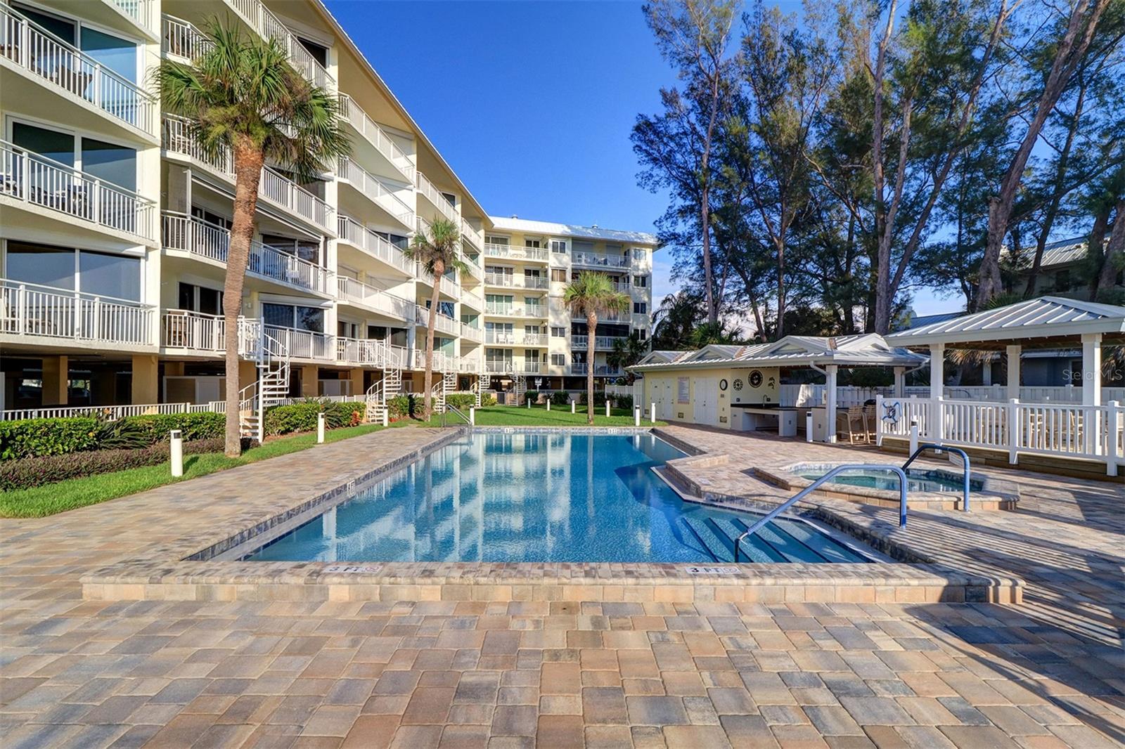 Image 31 of 46 For 2504 Gulf Boulevard 201