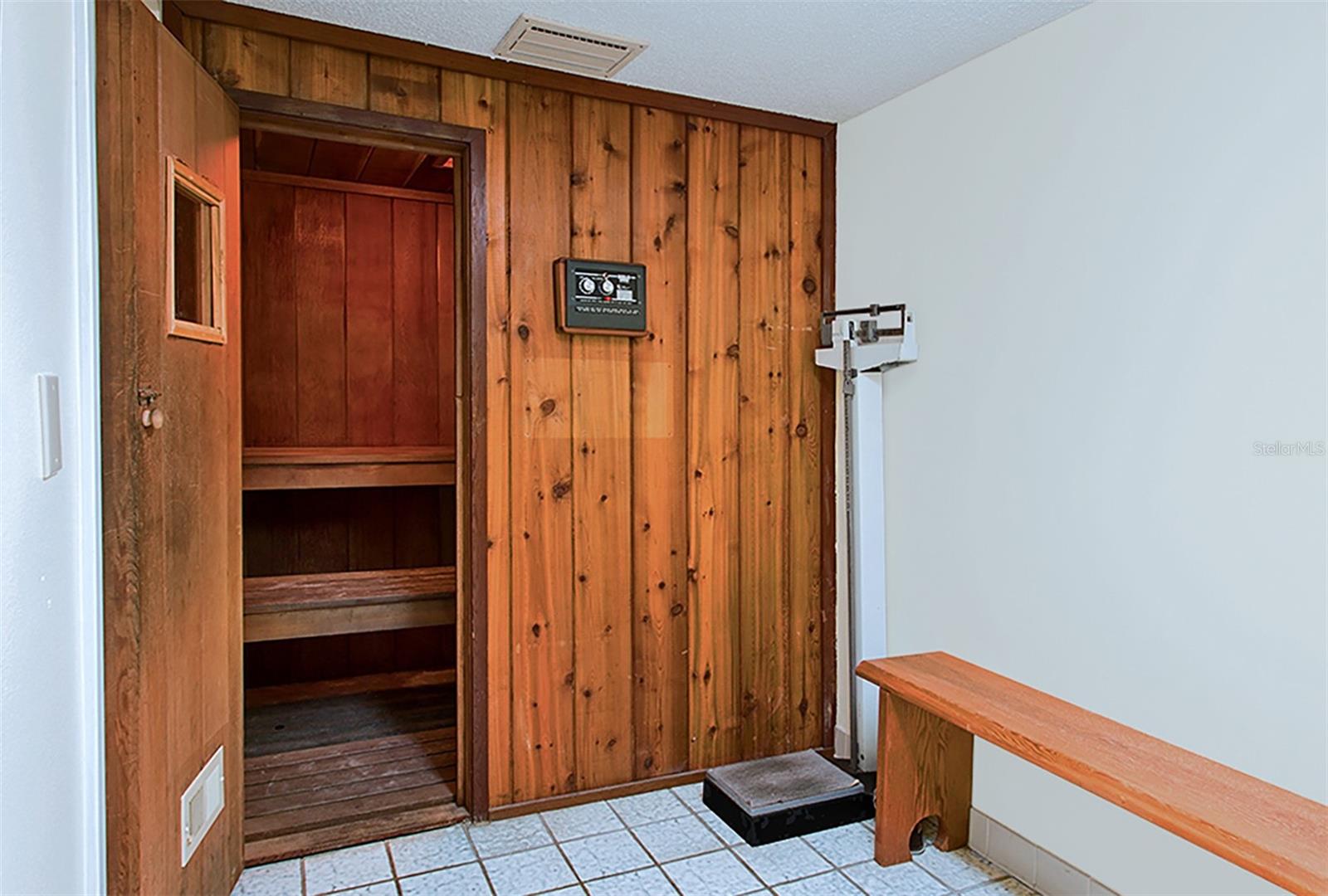 Image 40 of 46 For 2504 Gulf Boulevard 201