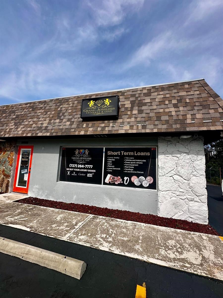 Listing photo id 12 for 3816 Grand Boulevard