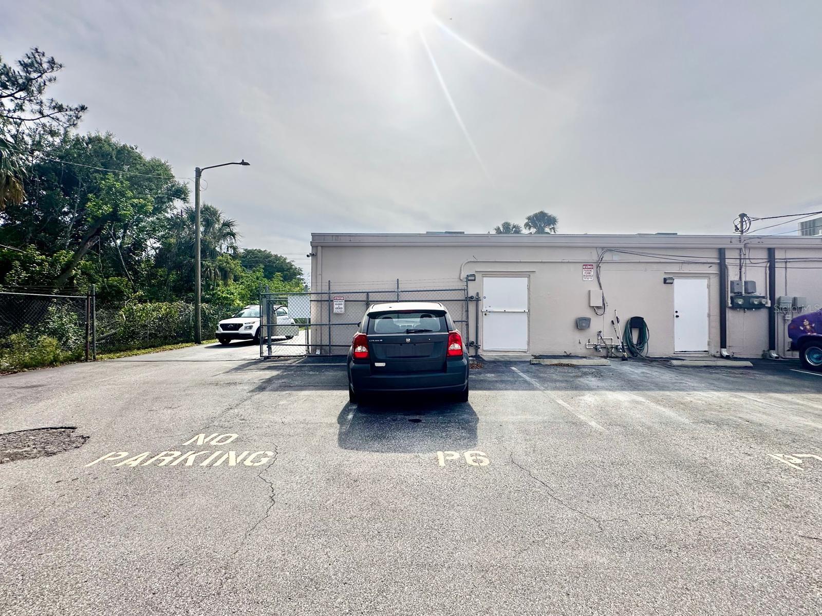 Listing photo id 15 for 3816 Grand Boulevard