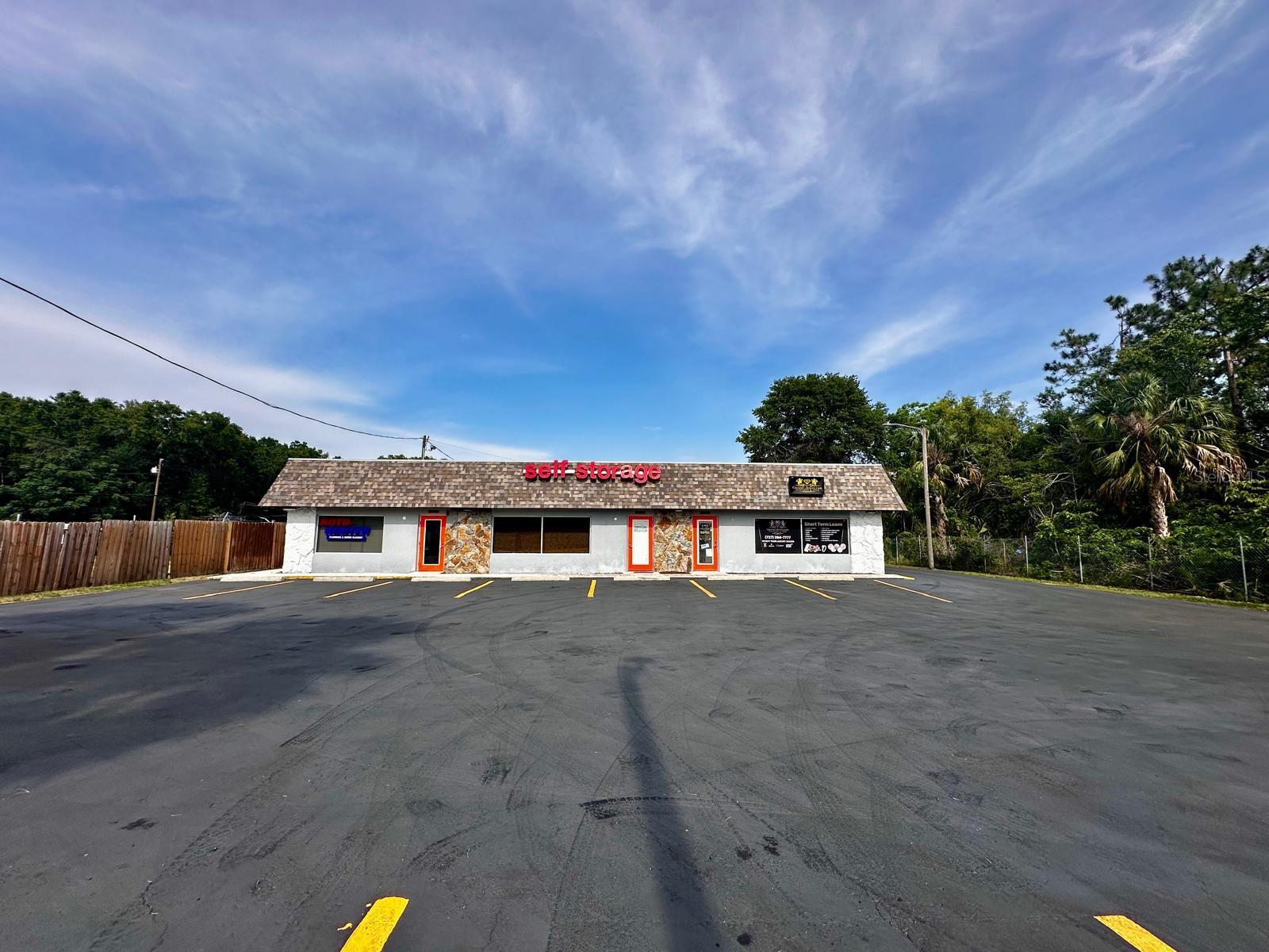 Listing photo id 19 for 3816 Grand Boulevard