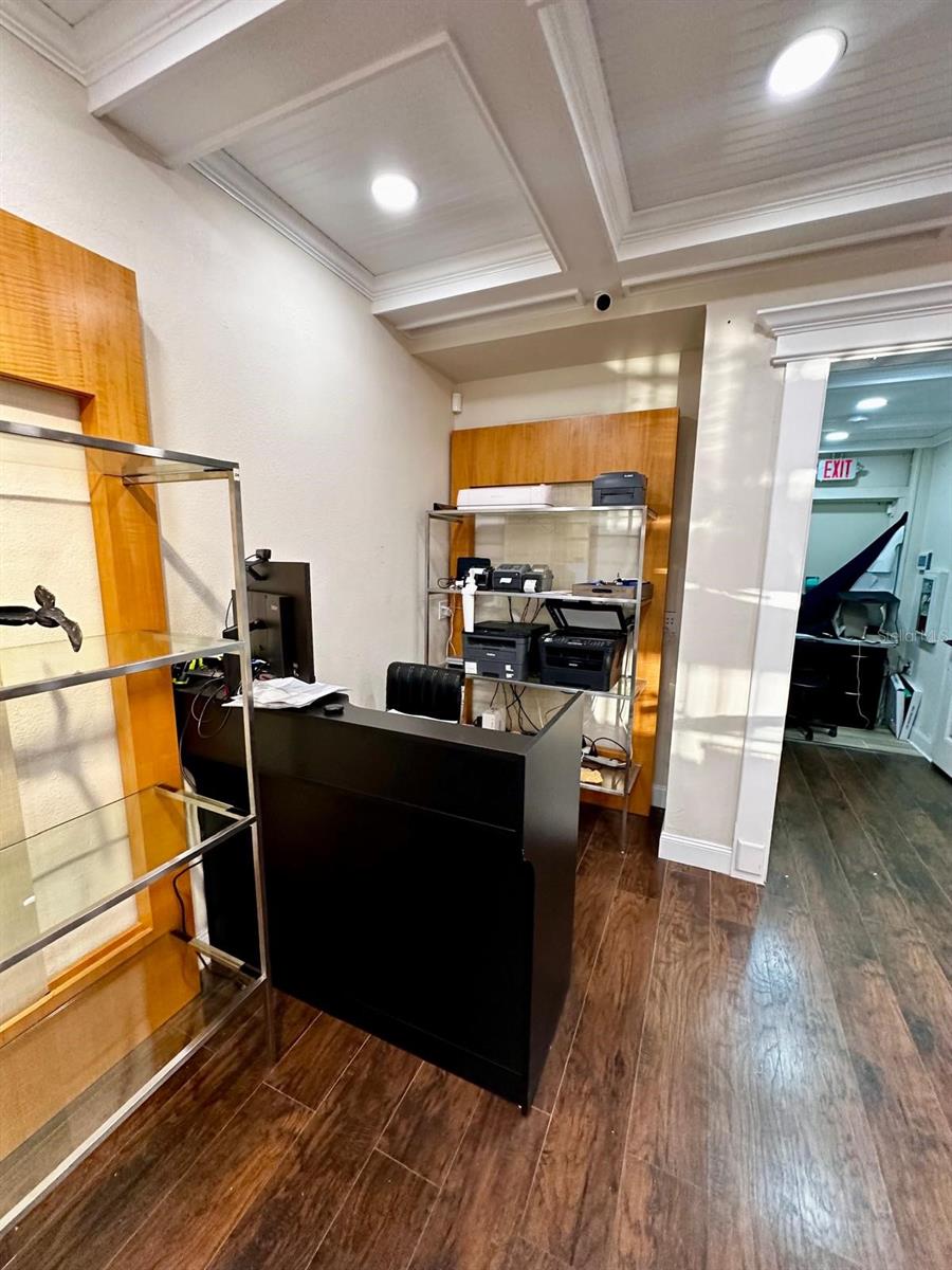Listing photo id 7 for 3816 Grand Boulevard