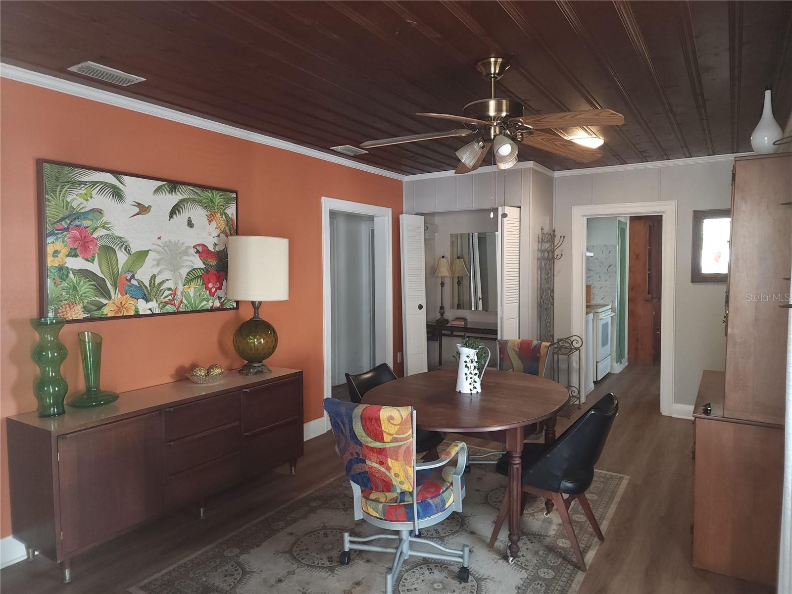Image 8 of 33 For 116 Arrawana Avenue