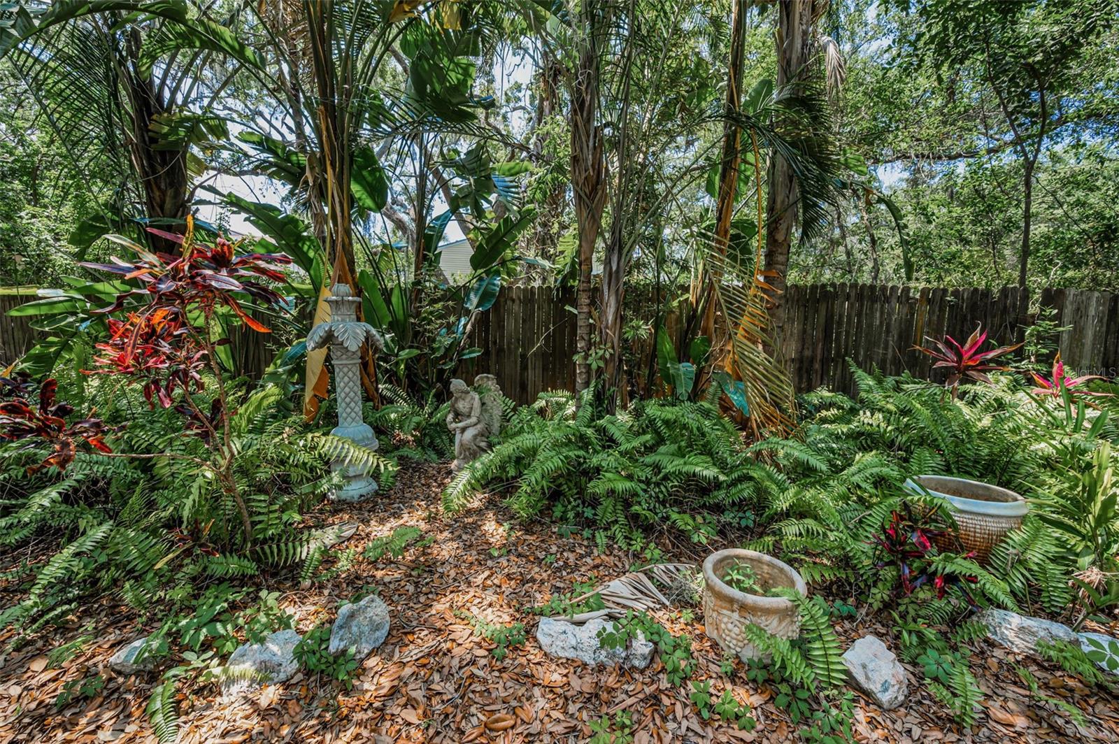 Listing photo id 11 for 420 Hanby Street