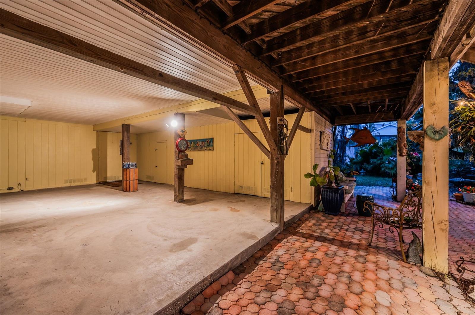 Listing photo id 14 for 420 Hanby Street