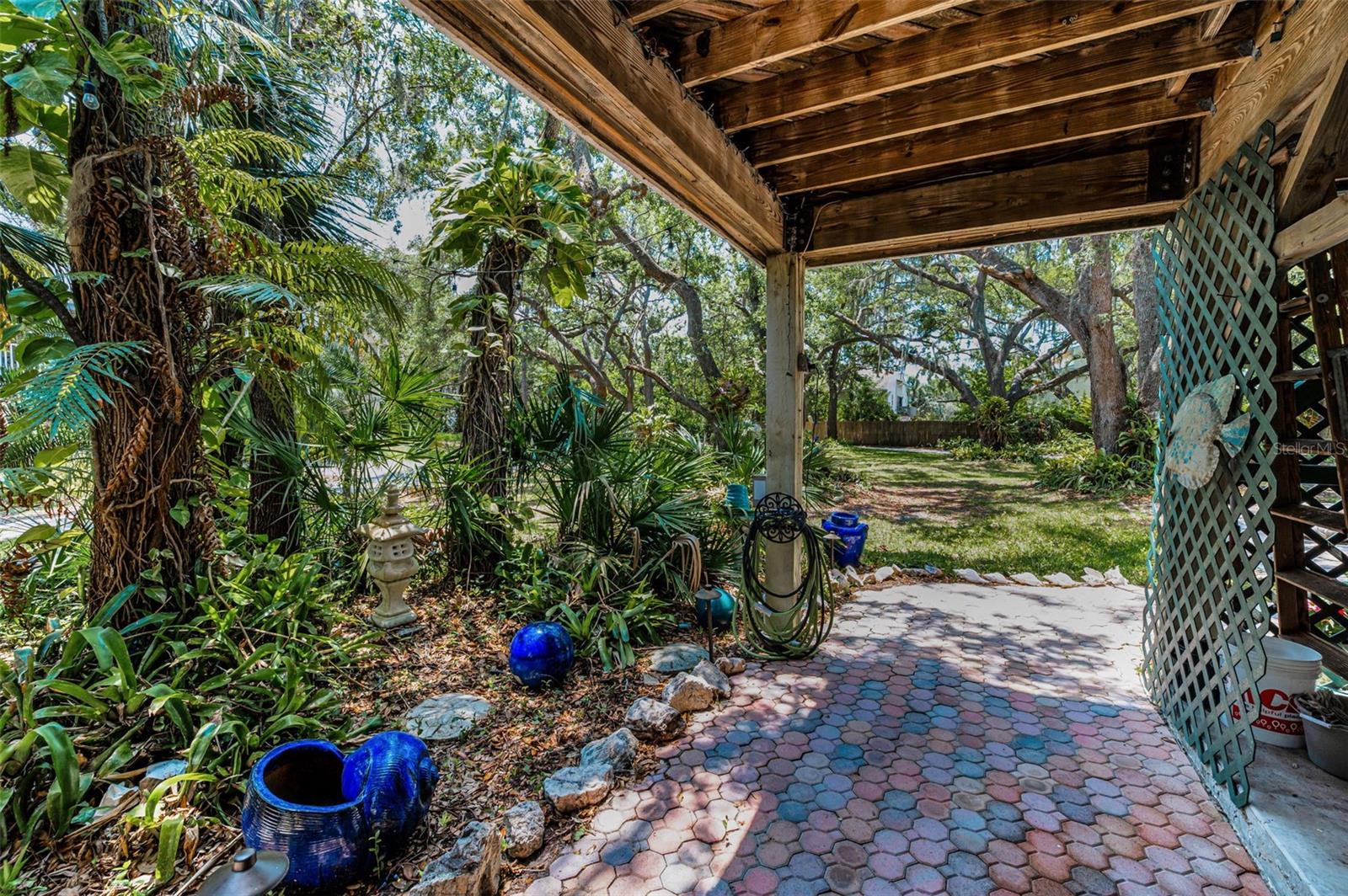 Listing photo id 20 for 420 Hanby Street
