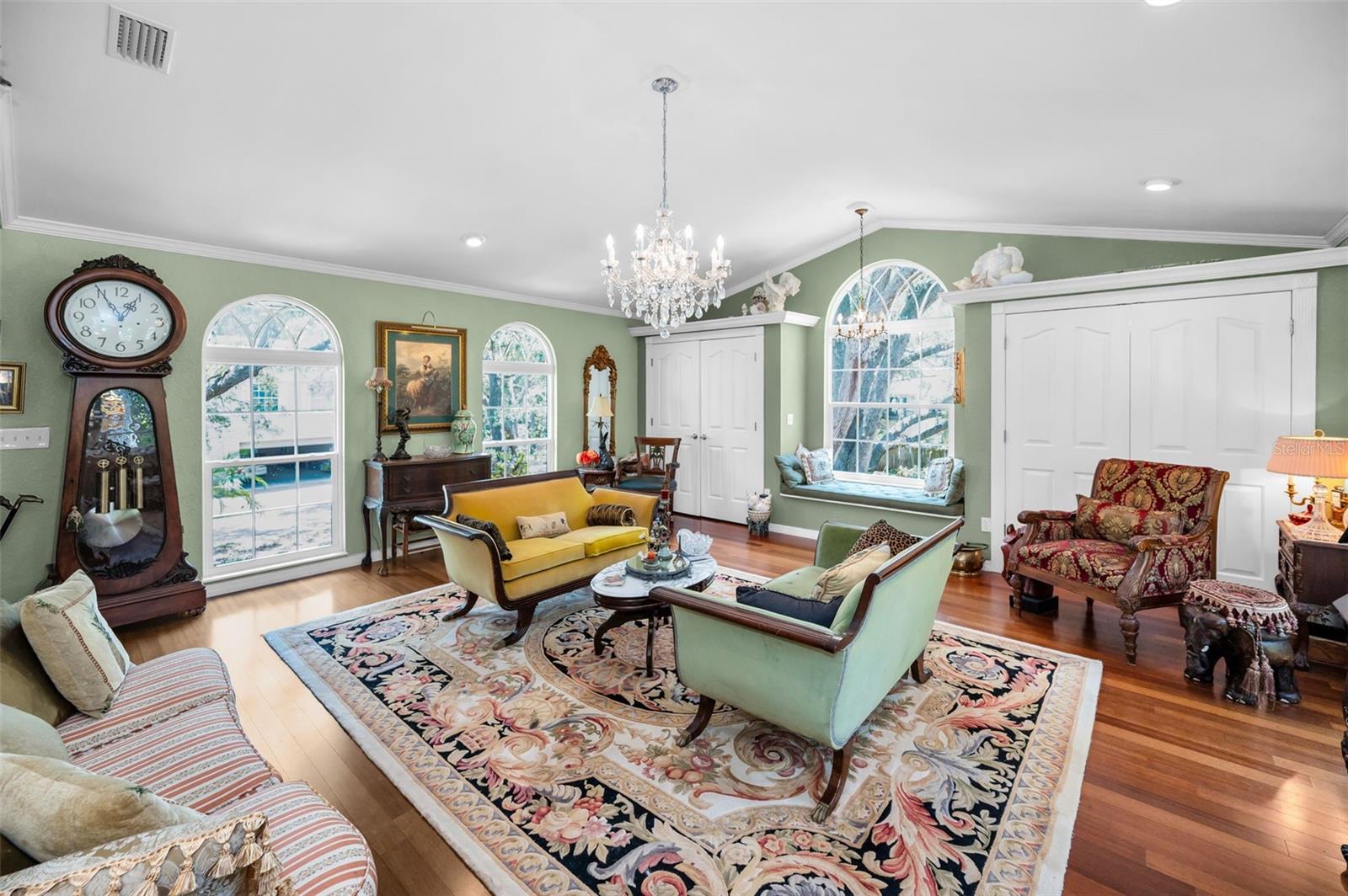 Listing photo id 34 for 420 Hanby Street