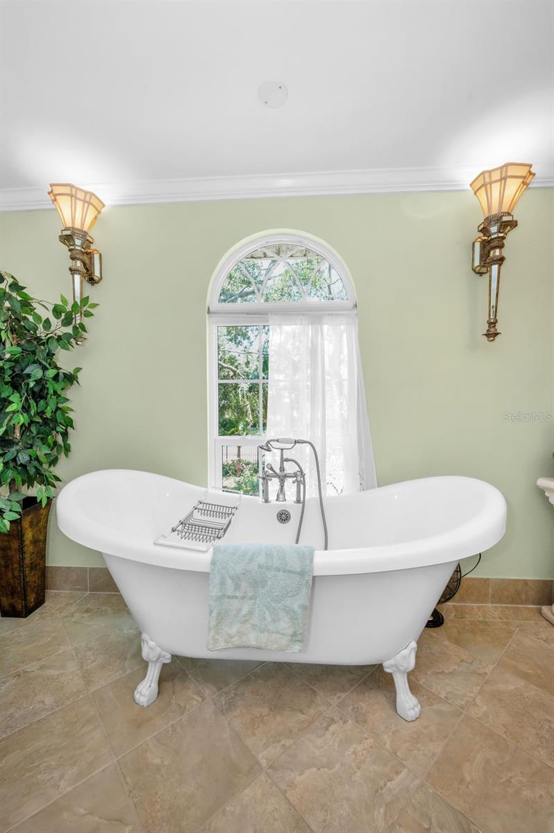 Listing photo id 38 for 420 Hanby Street