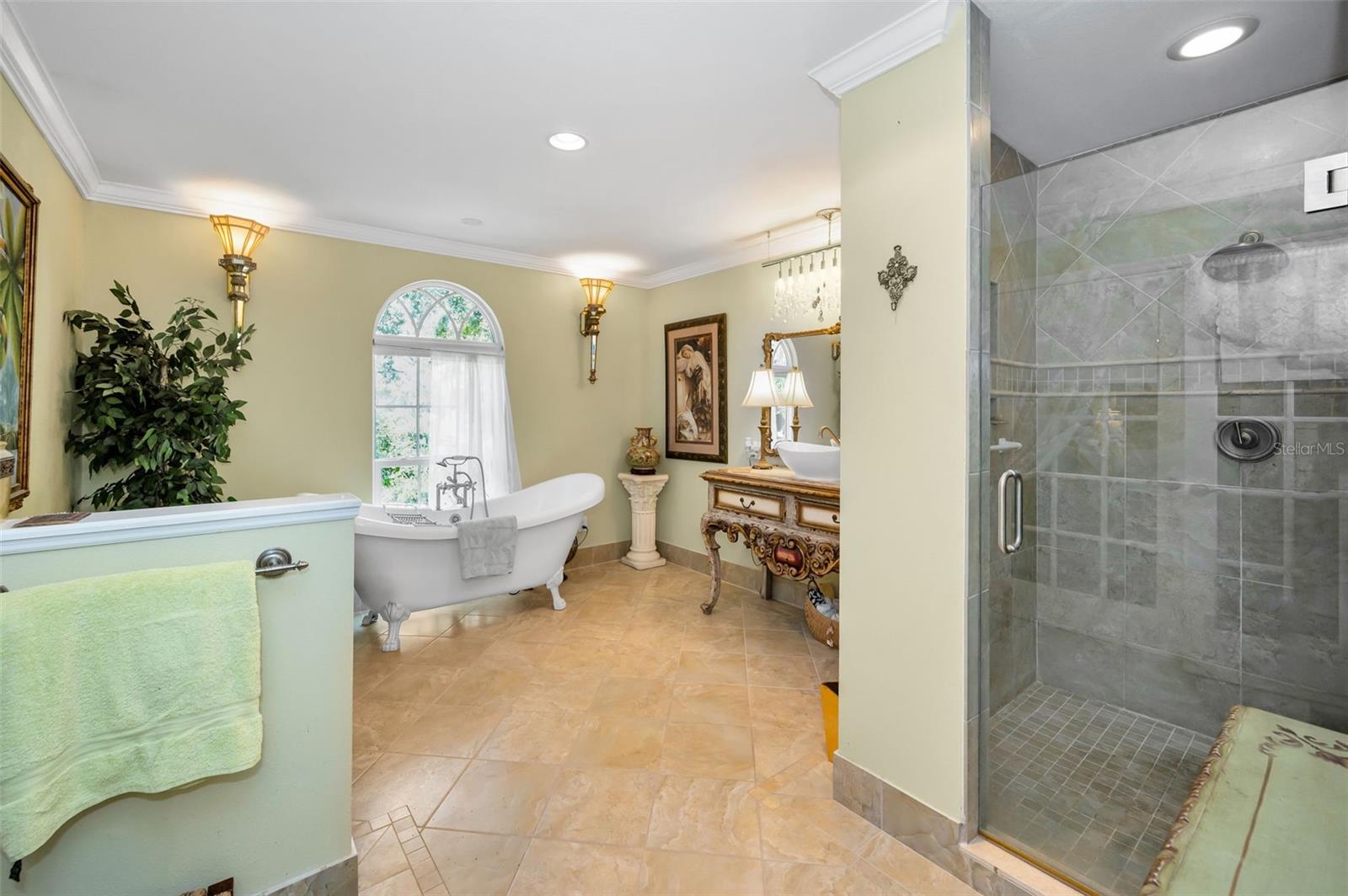 Listing photo id 39 for 420 Hanby Street