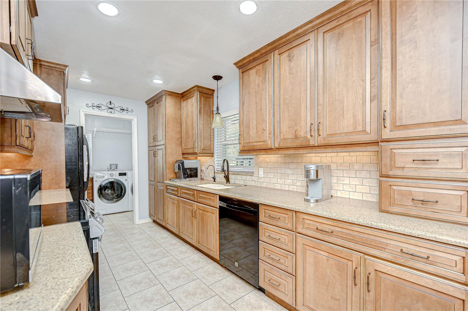 Image 10 of 34 For 2524 Laurelwood Lane