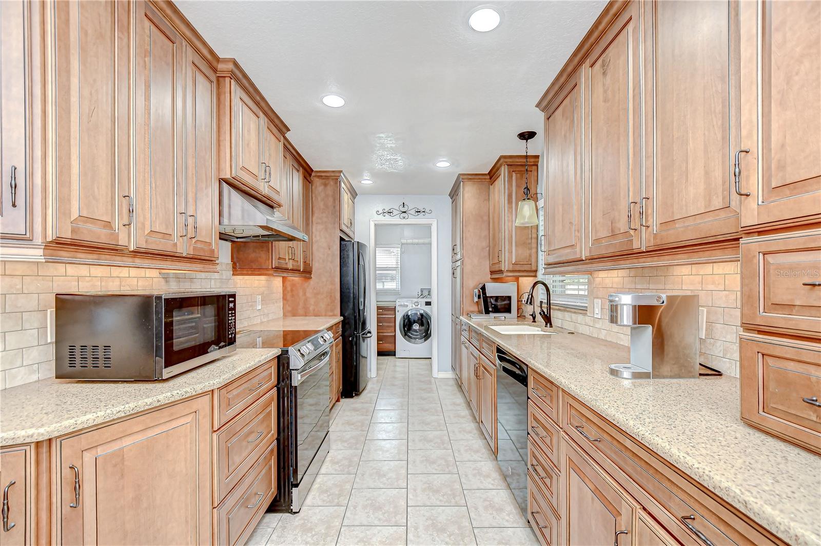 Image 9 of 34 For 2524 Laurelwood Lane