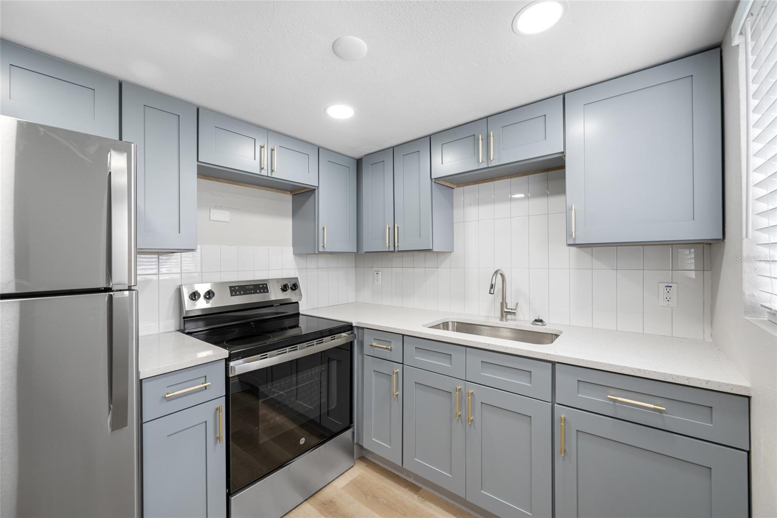 Image 2 of 15 For 155 Davis Boulevard 5