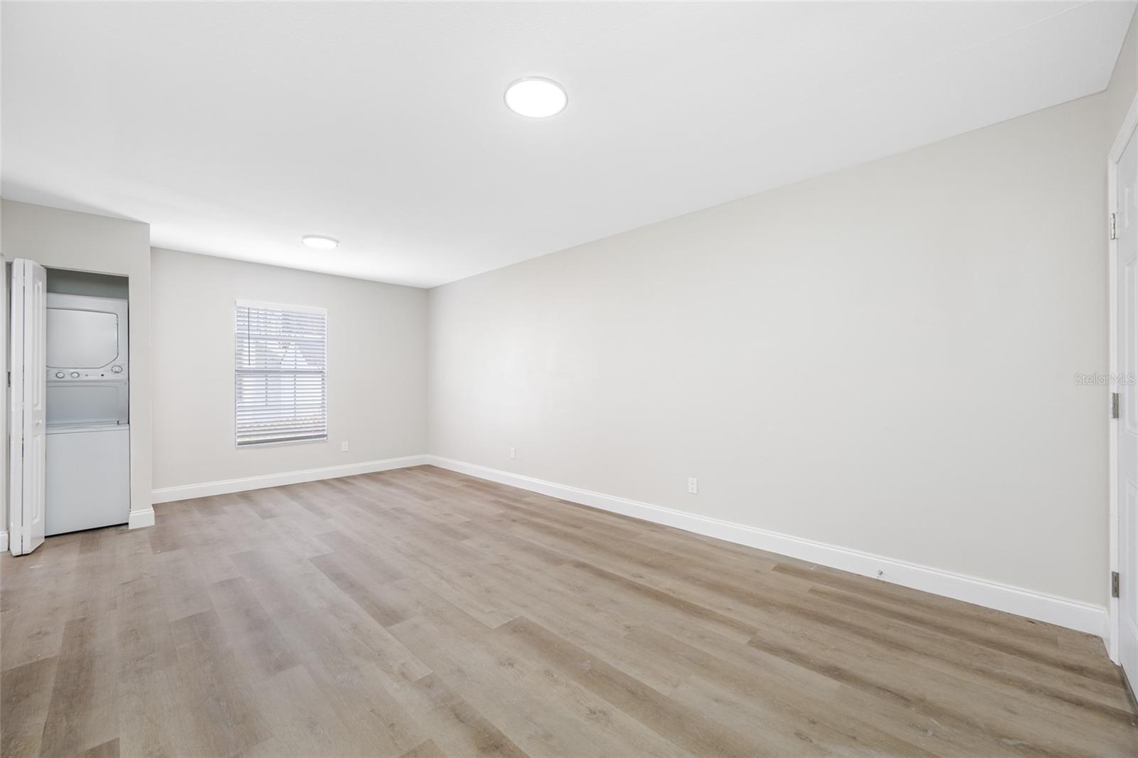 Image 7 of 15 For 155 Davis Boulevard 5