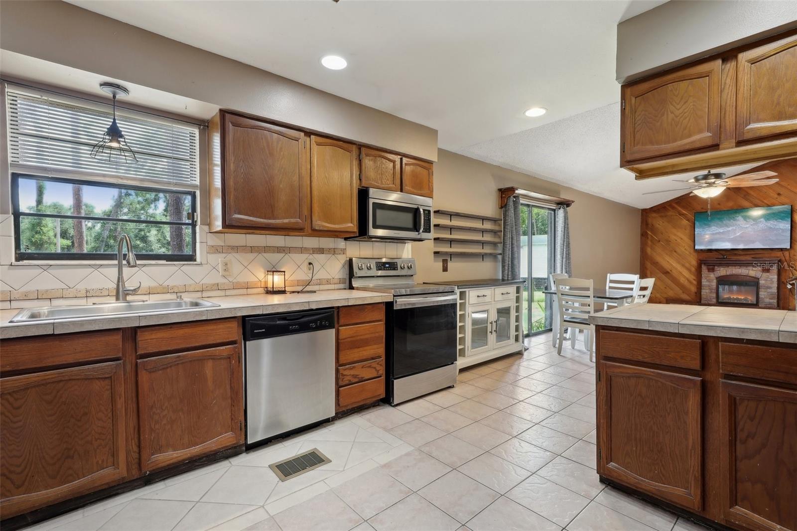 Image 13 of 40 For 3807 Timberlake Road N