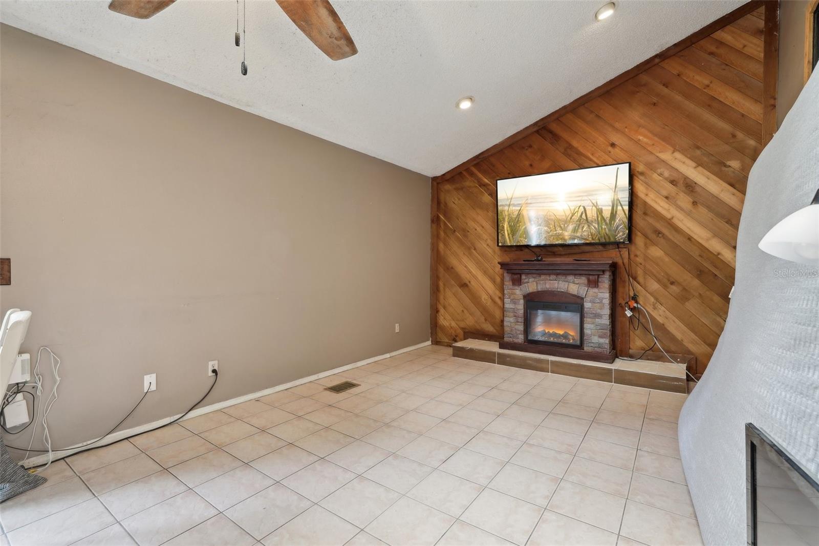 Image 3 of 40 For 3807 Timberlake Road N
