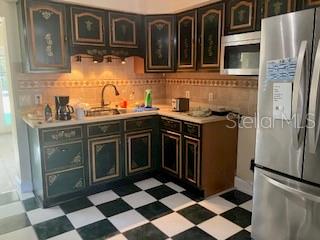 Listing photo id 3 for 7425 Maryland Avenue W