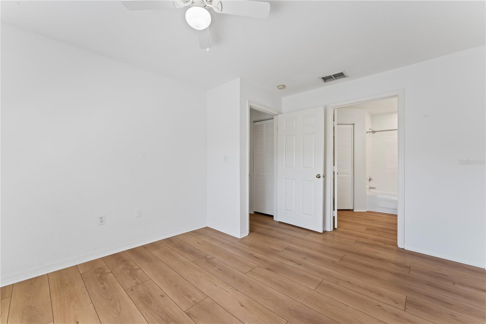 Image 18 of 35 For 10454 White Lake Court 10454