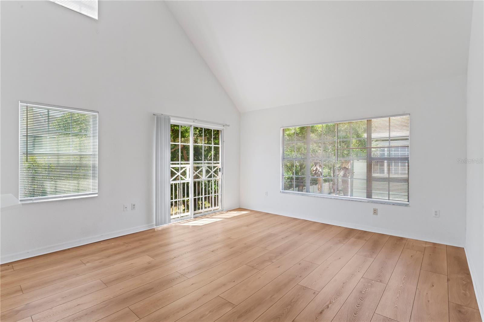 Image 4 of 35 For 10454 White Lake Court 10454