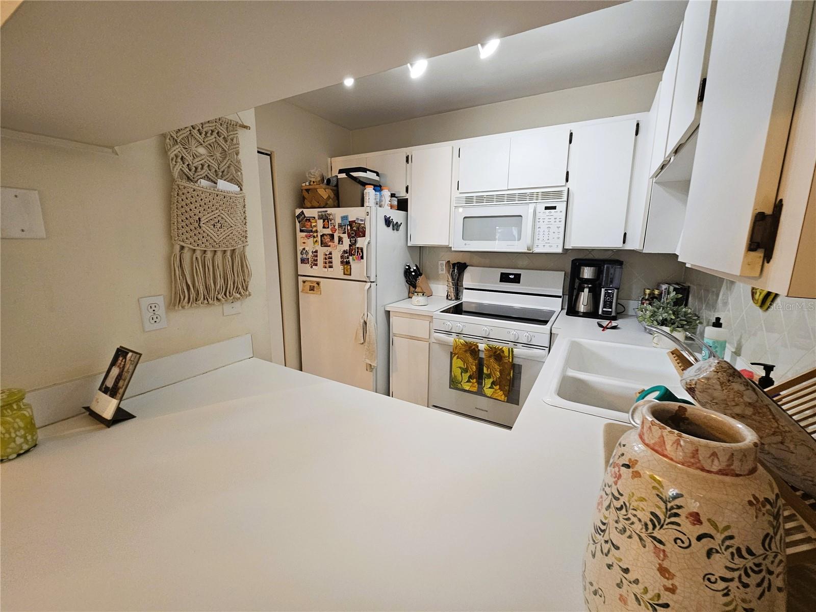 Image 4 of 21 For 606 Albany Avenue 10
