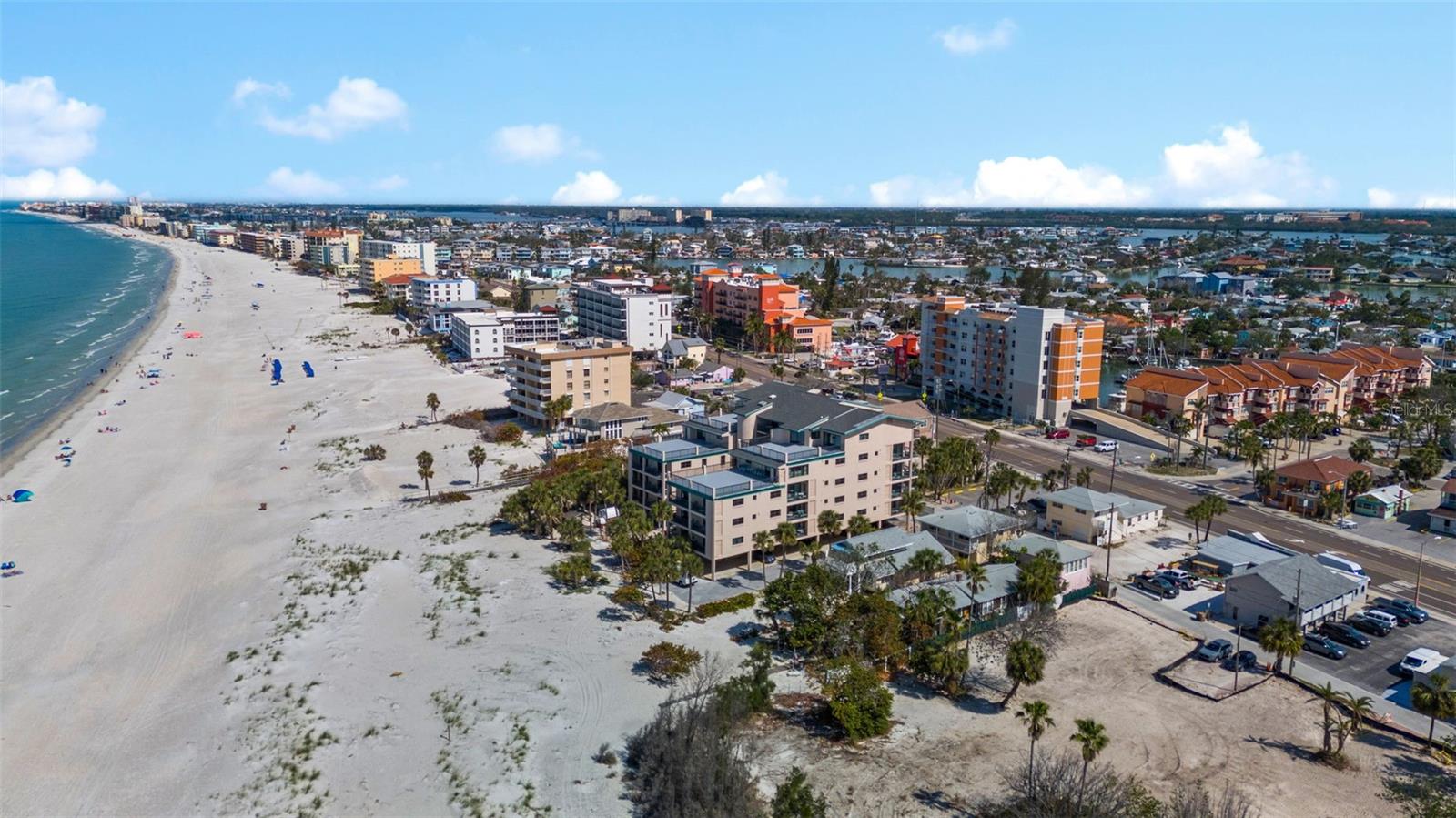 Listing photo id 17 for 13062 Gulf Boulevard