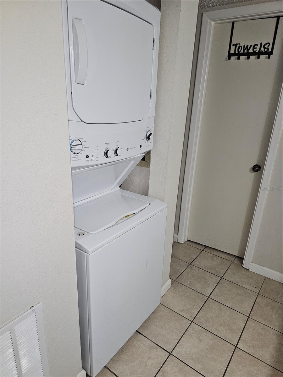 Listing photo id 14 for 11201 122nd Avenue 126