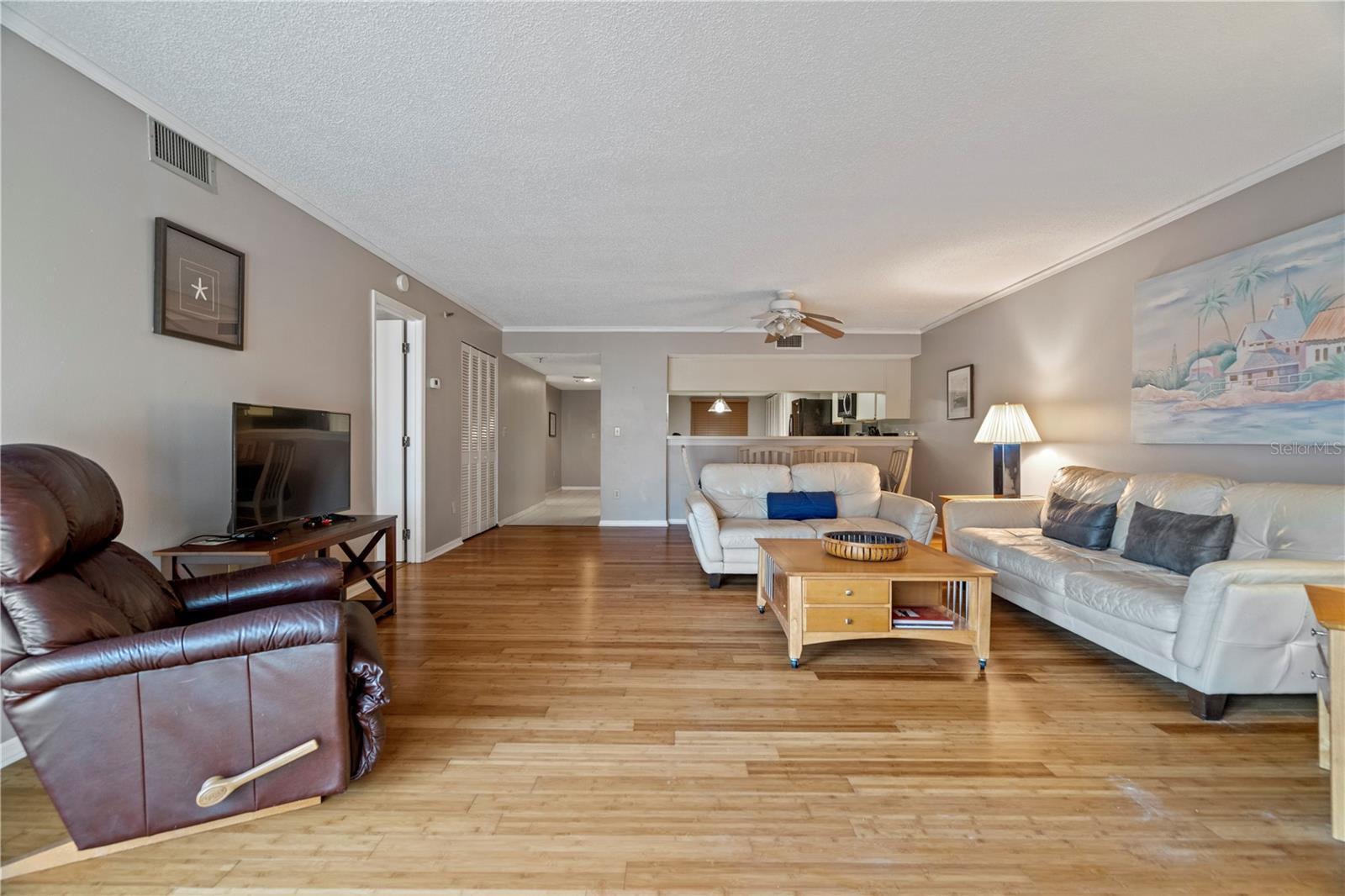 Image 12 of 40 For 18400 Gulf Boulevard 1105