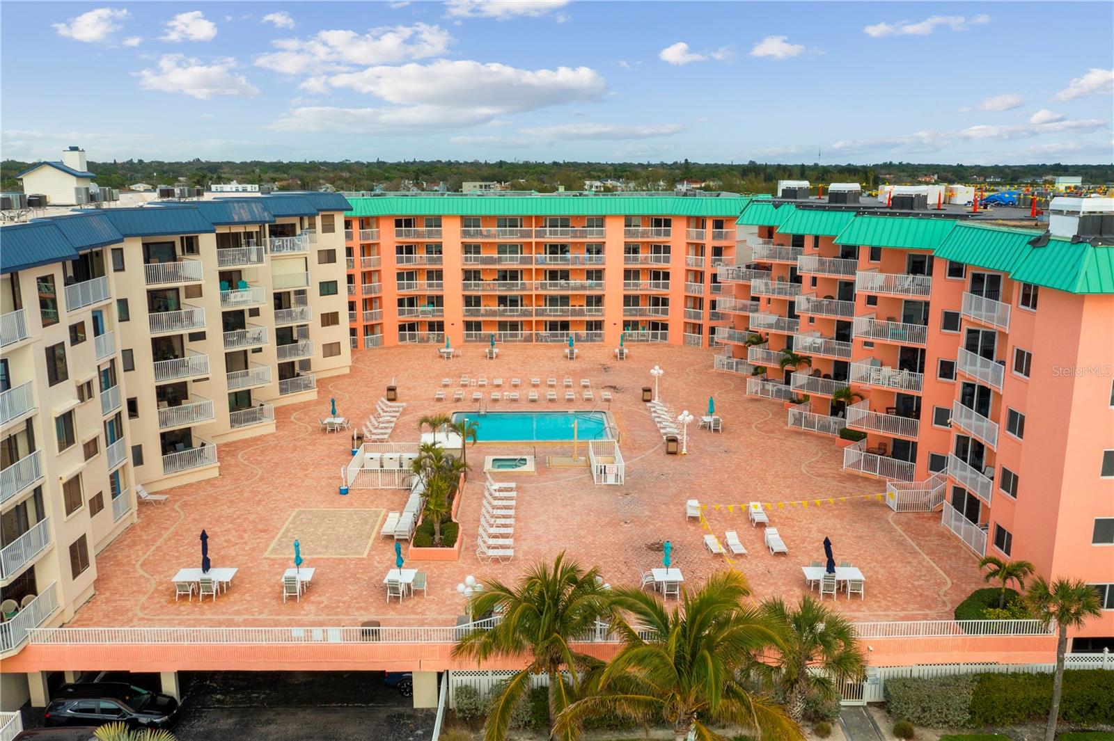 Image 20 of 40 For 18400 Gulf Boulevard 1105