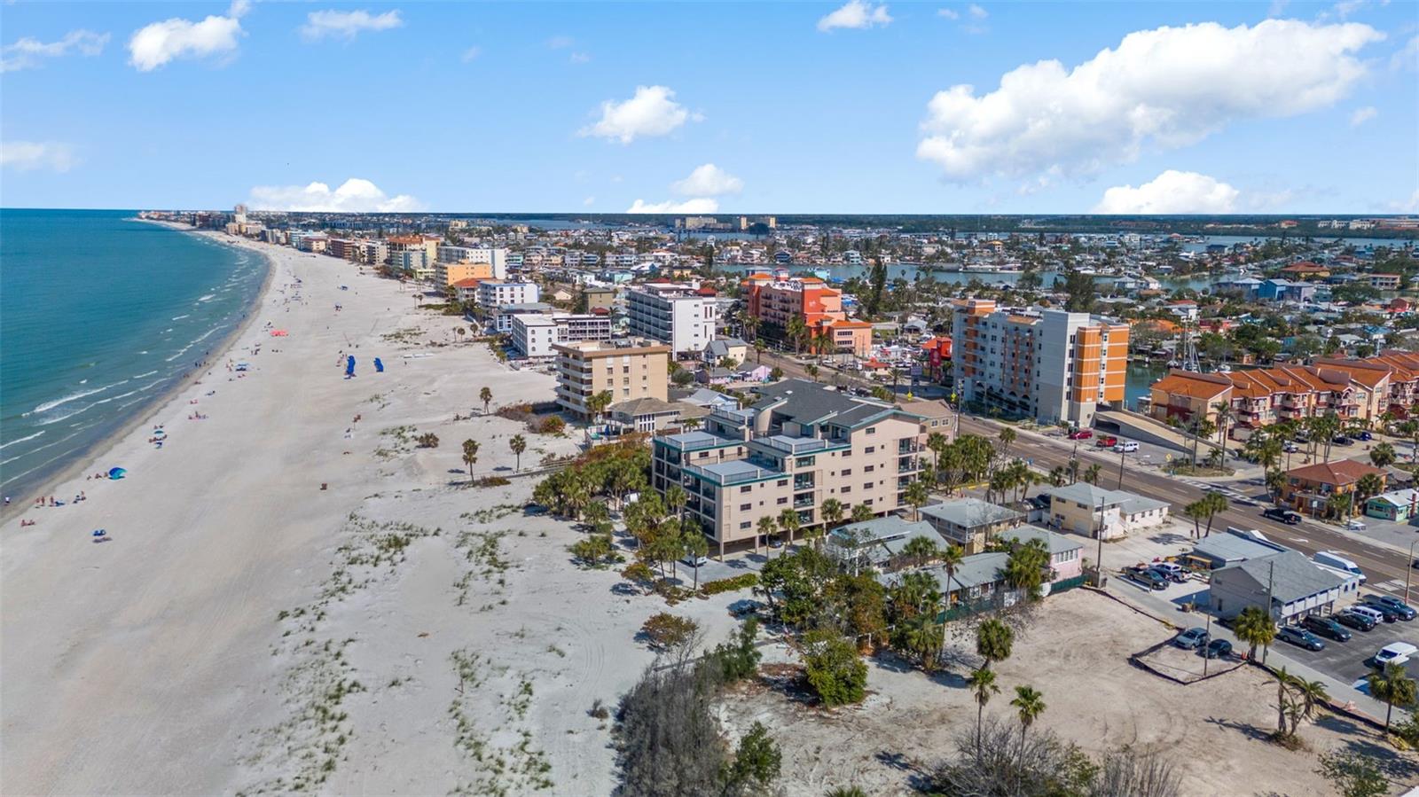 Image 11 of 66 For 13062 Gulf Boulevard