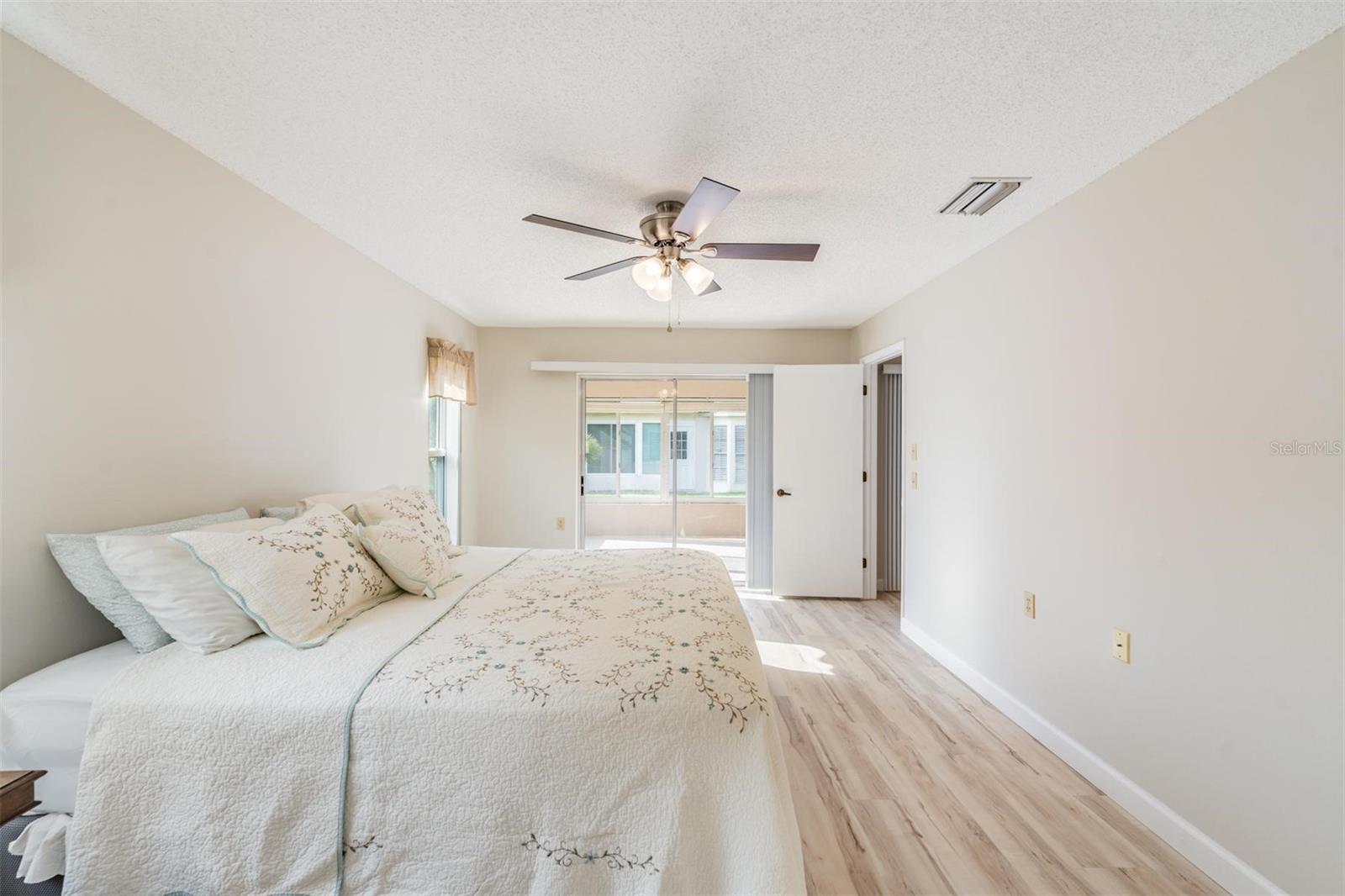 Image 23 of 57 For 3956 Tarpon Pointe Circle