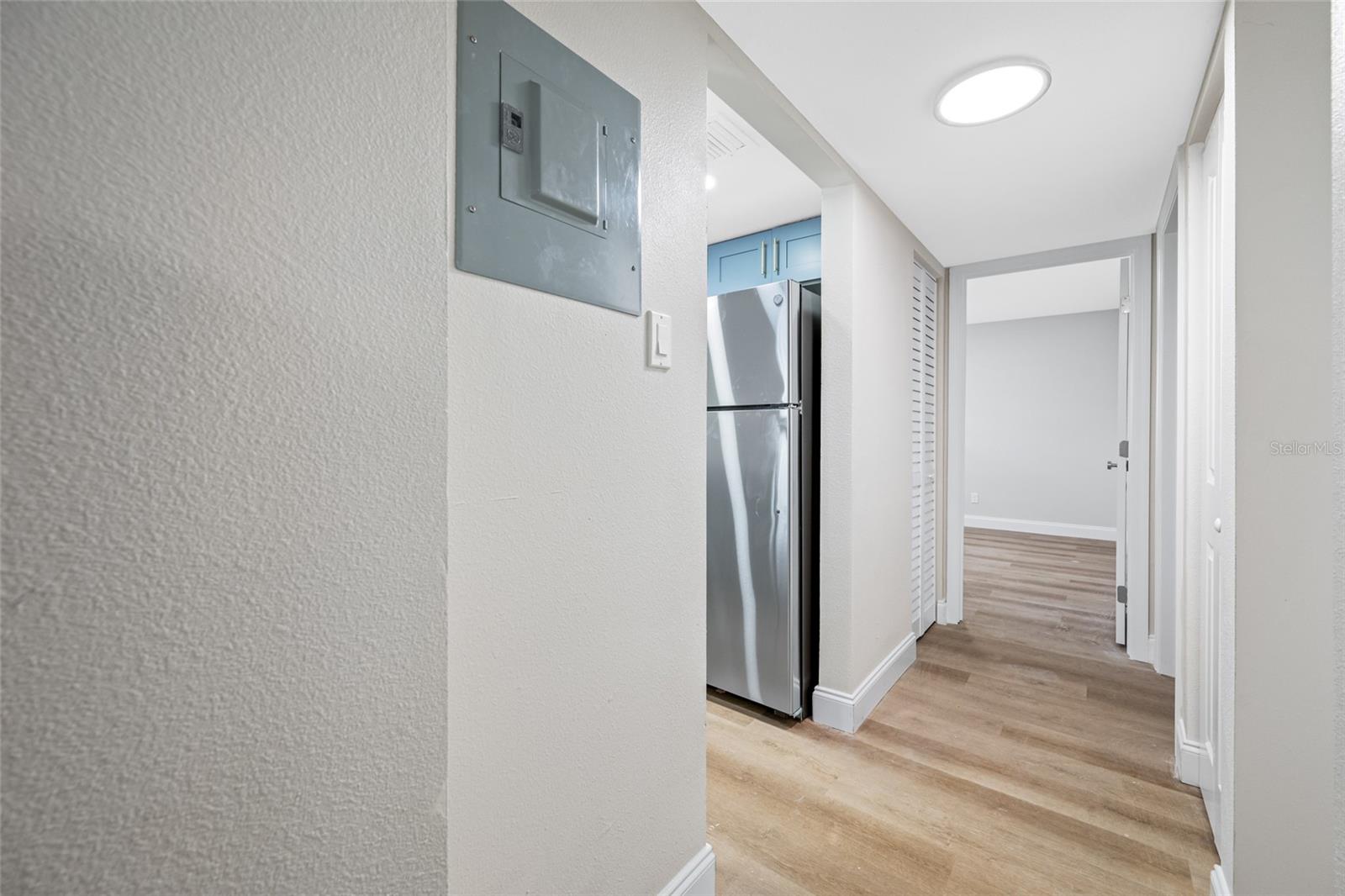 Image 13 of 23 For 155 Davis Boulevard 02