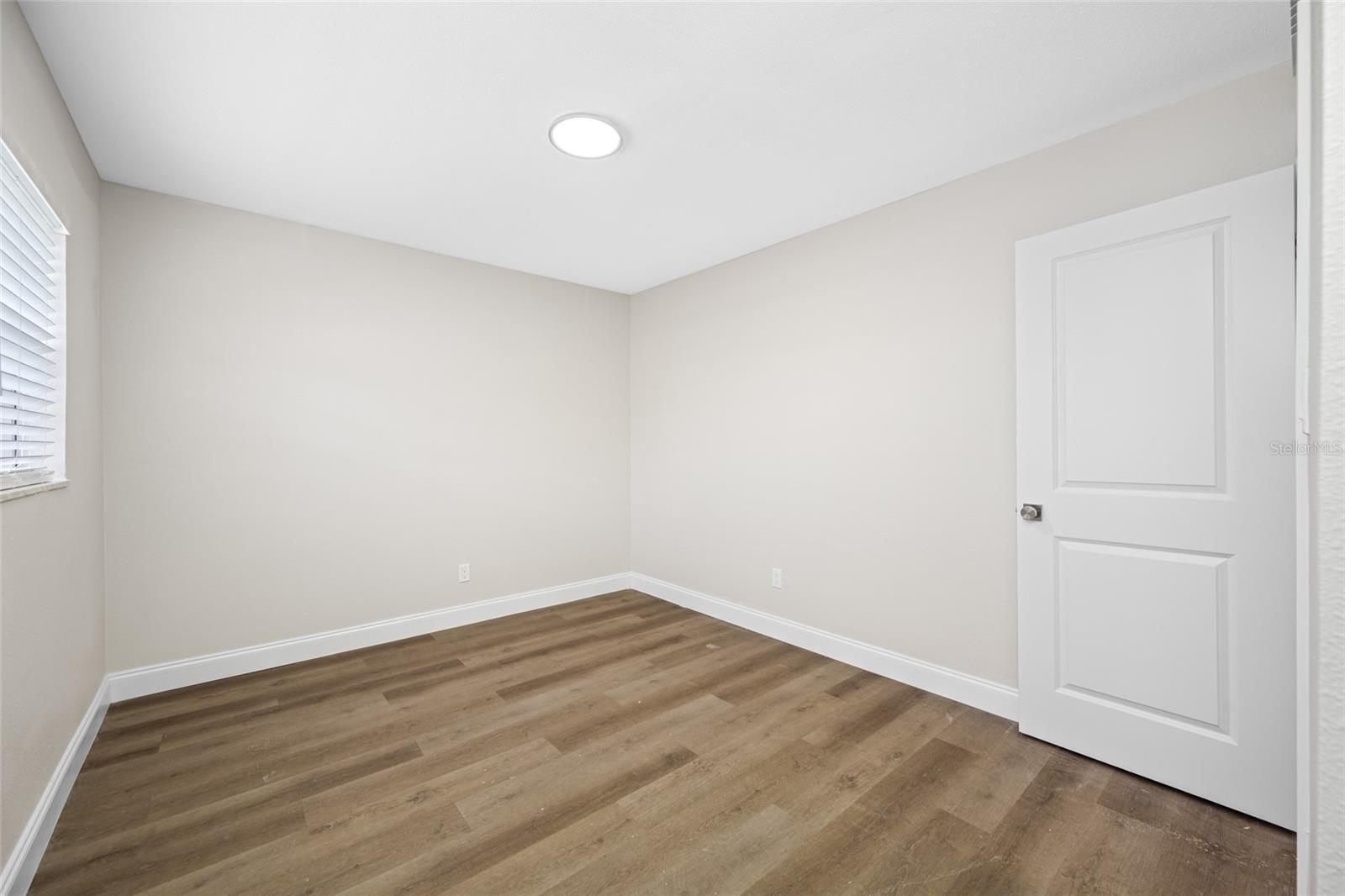Image 17 of 23 For 155 Davis Boulevard 02