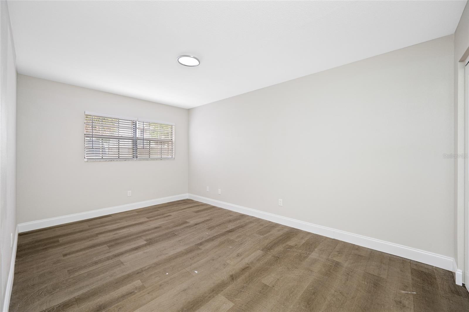 Image 18 of 23 For 155 Davis Boulevard 02