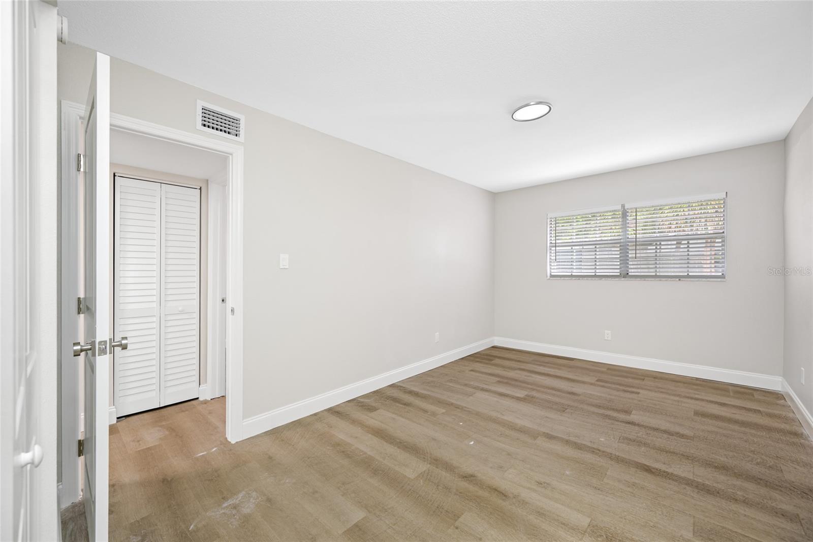 Image 19 of 23 For 155 Davis Boulevard 02