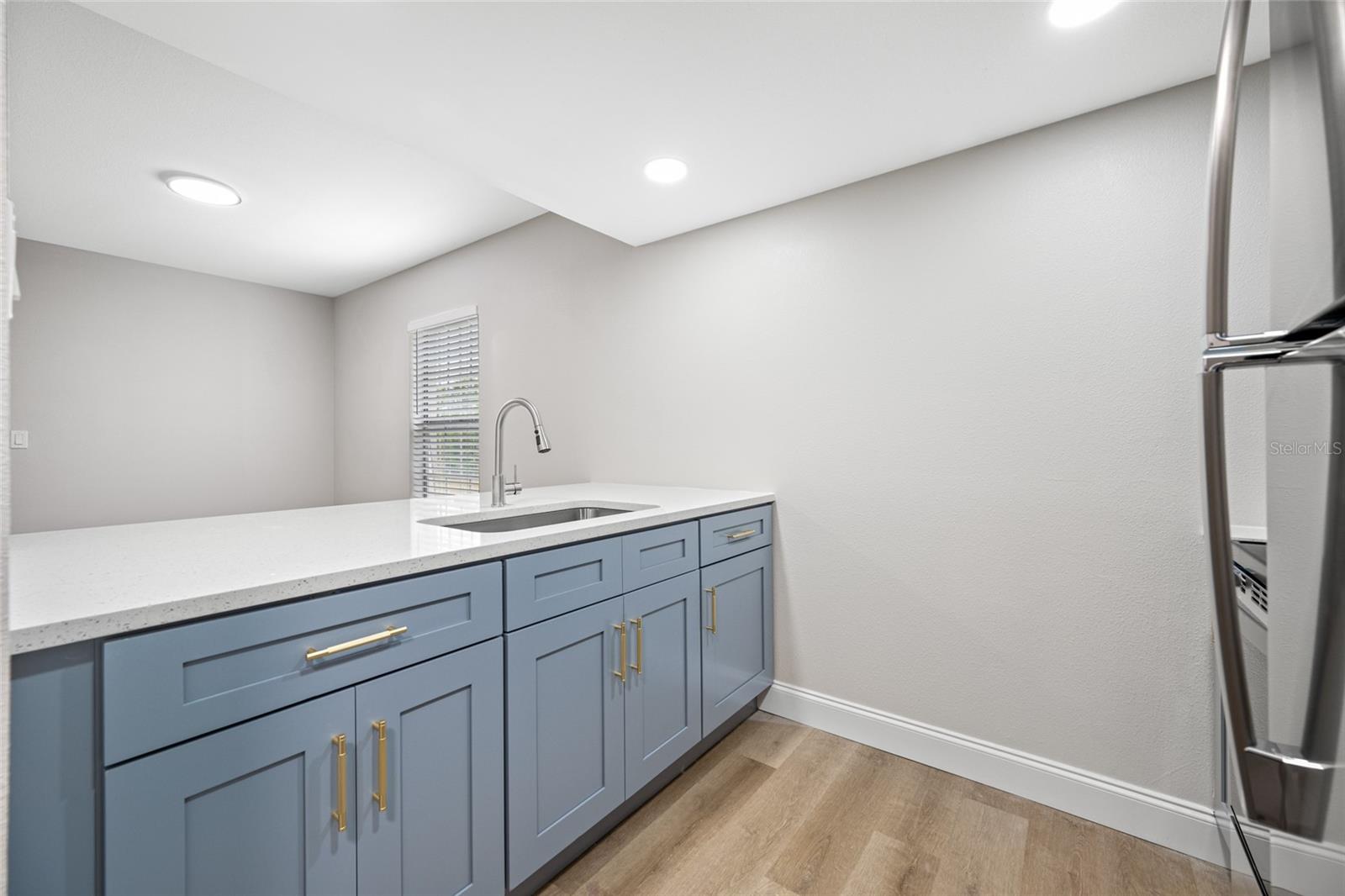 Image 2 of 23 For 155 Davis Boulevard 02