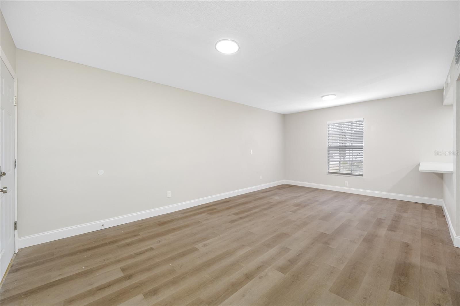 Image 7 of 23 For 155 Davis Boulevard 02