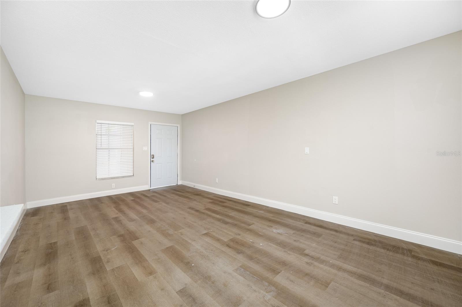 Image 8 of 23 For 155 Davis Boulevard 02