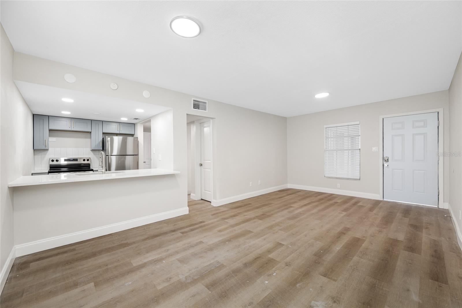 Image 9 of 23 For 155 Davis Boulevard 02
