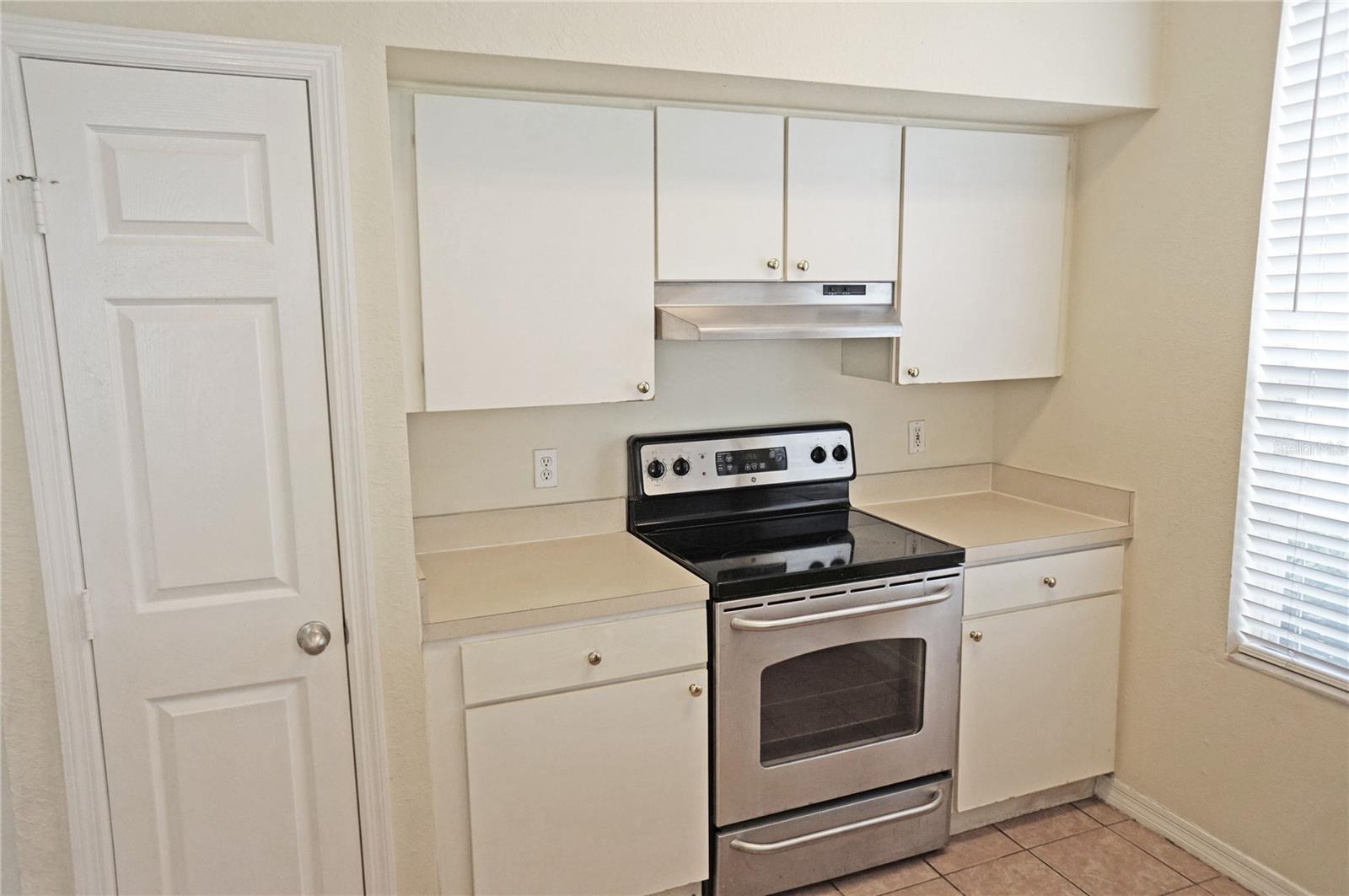 Image 10 of 35 For 9850 Lake Chase Island Way 9850