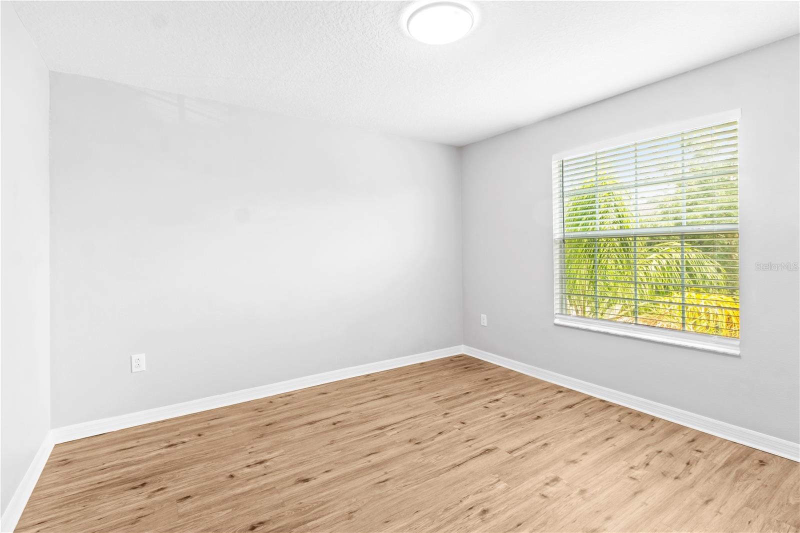 Image 21 of 44 For 13174 Royal Pines Avenue