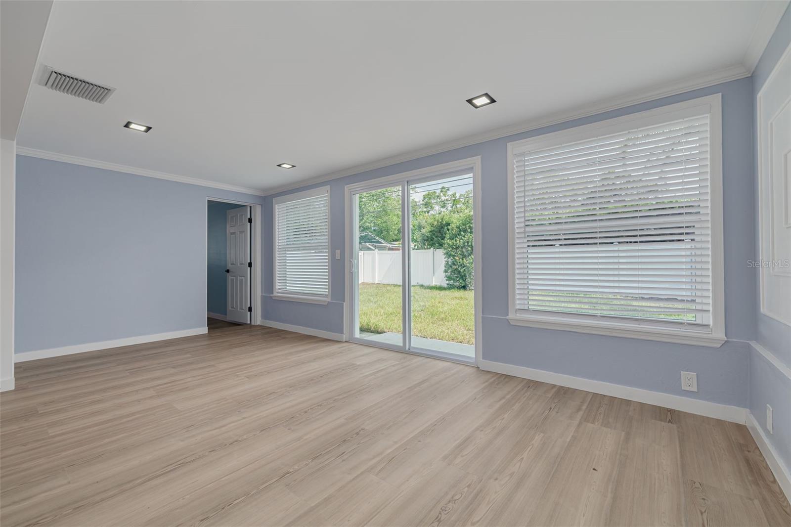 Image 17 of 35 For 1624 Chateau Drive