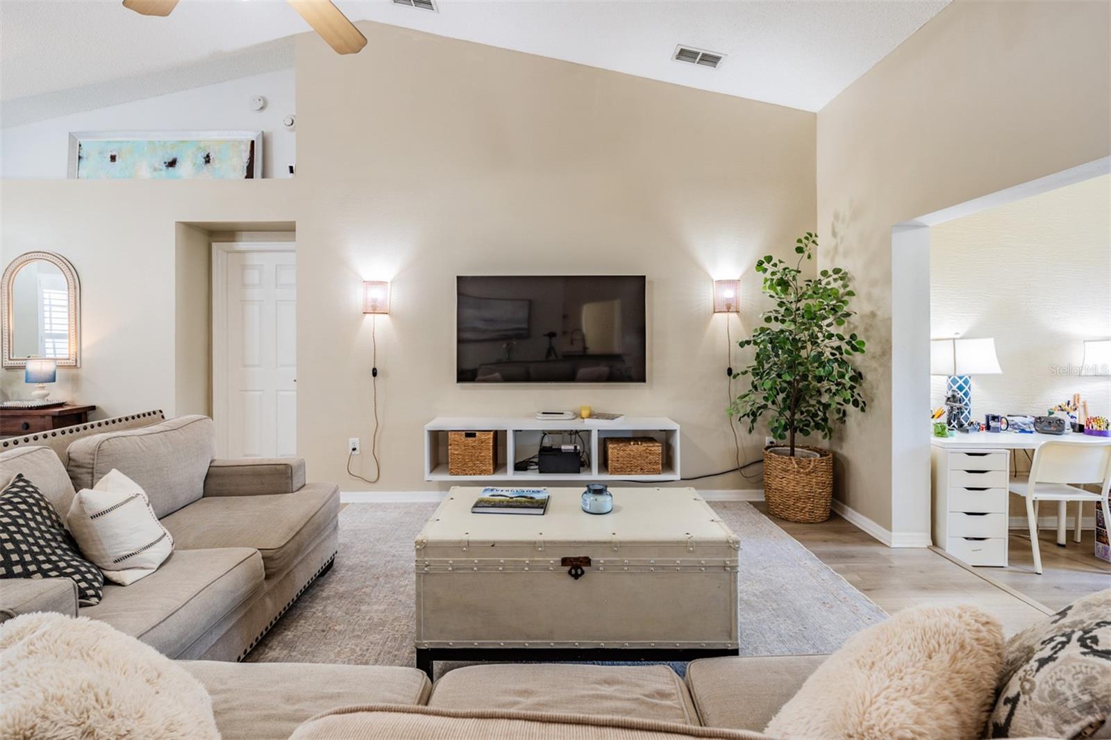 Listing photo id 13 for 4915 Fort Peck Road