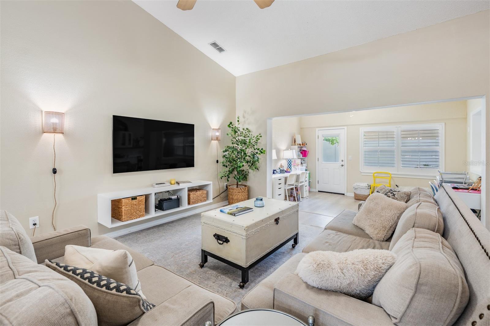 Listing photo id 15 for 4915 Fort Peck Road