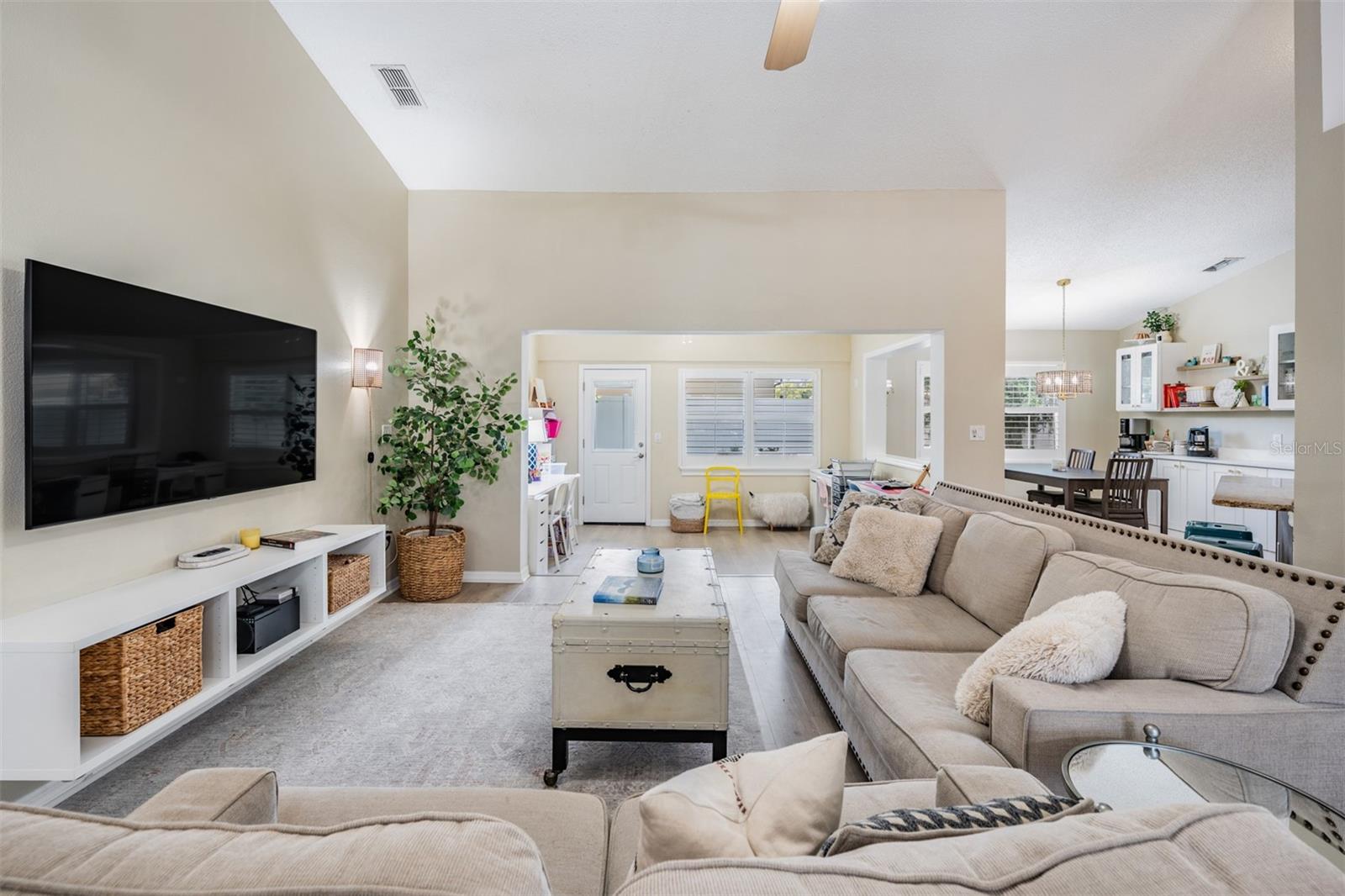 Listing photo id 16 for 4915 Fort Peck Road