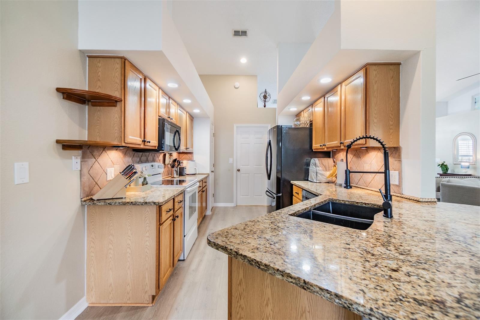 Listing photo id 17 for 4915 Fort Peck Road