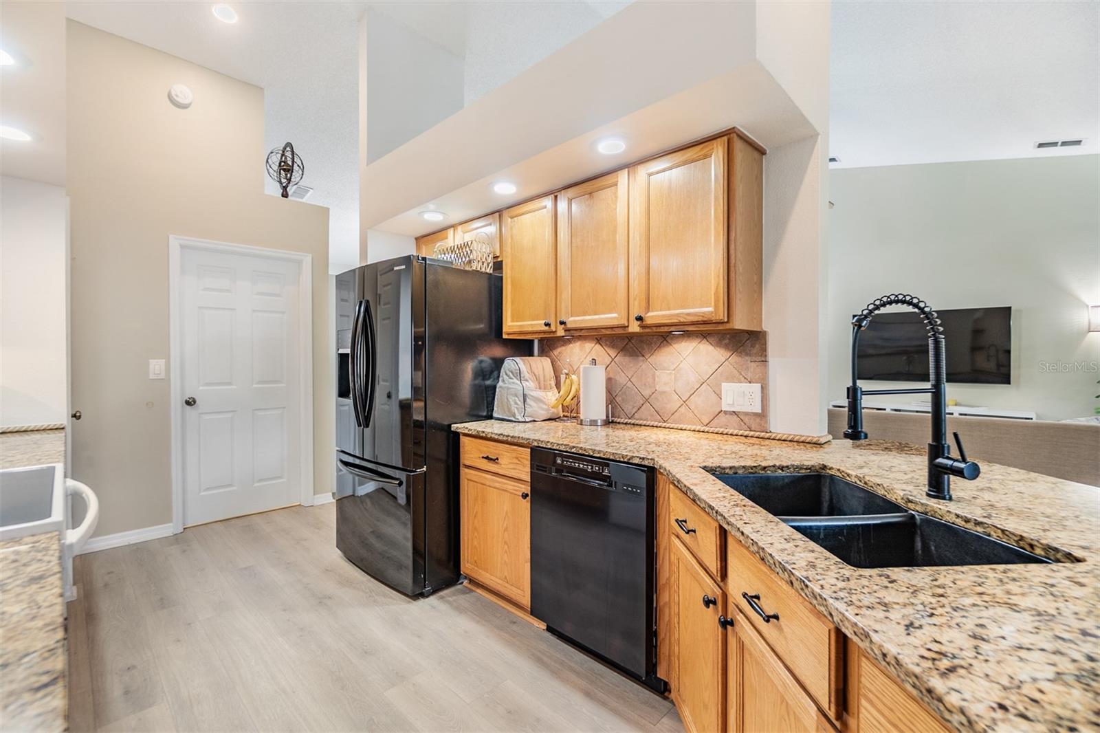 Listing photo id 18 for 4915 Fort Peck Road