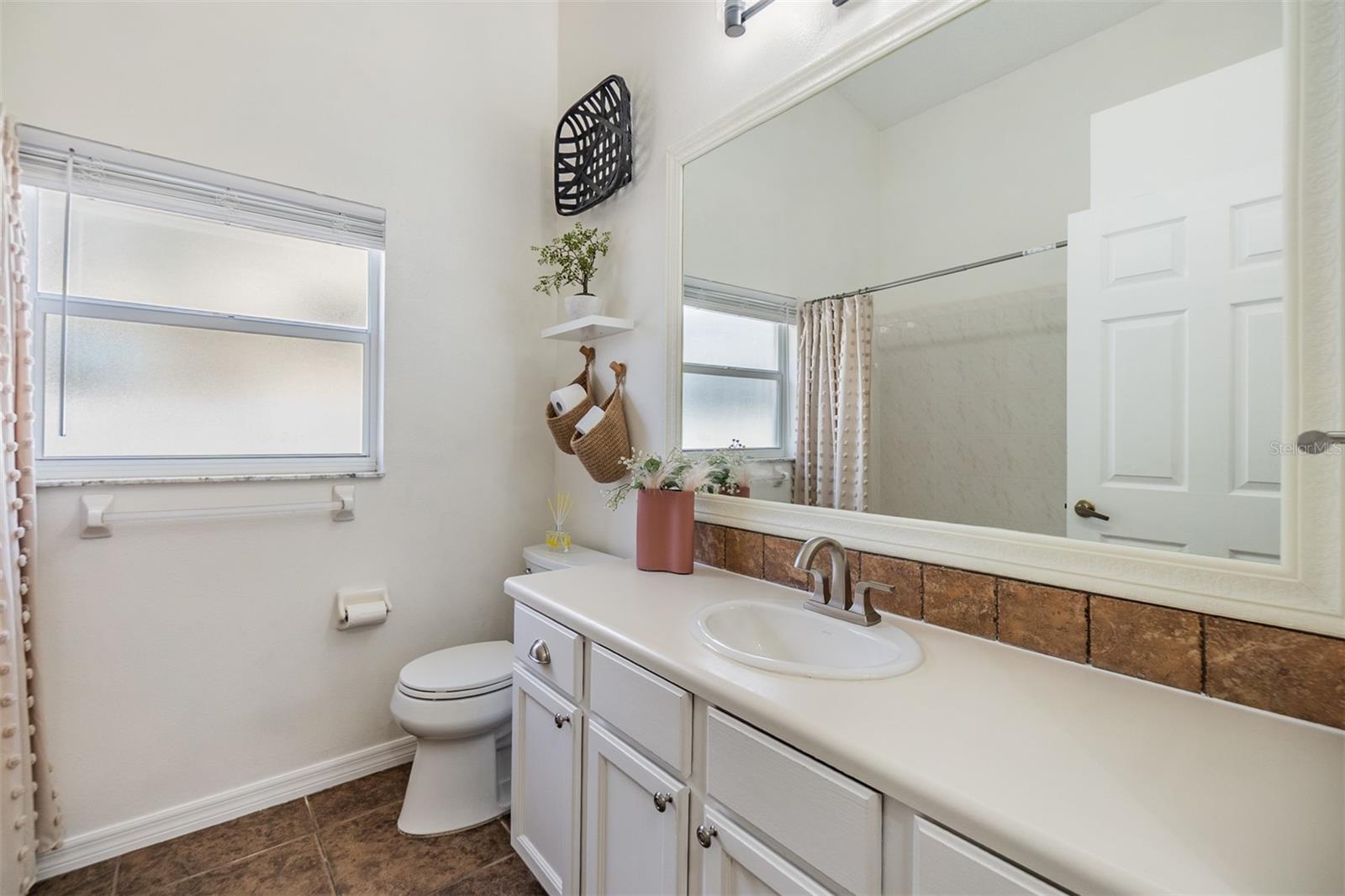 Listing photo id 40 for 4915 Fort Peck Road