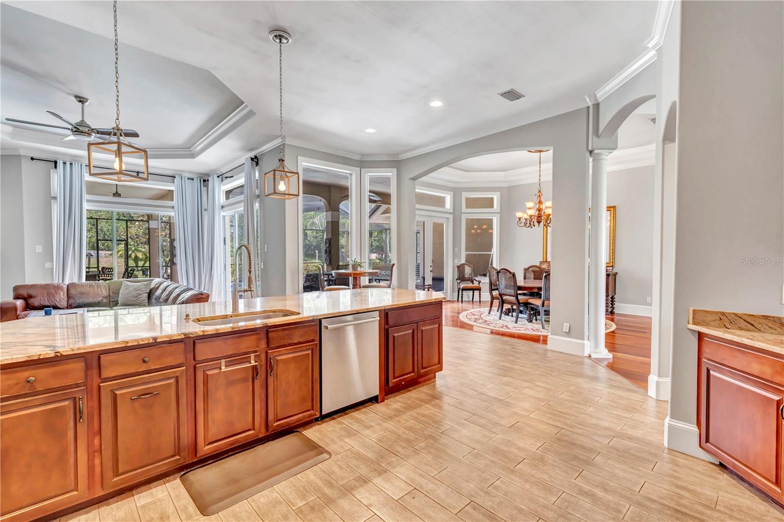 Image 13 of 45 For 16124 Suncrest Shores Drive