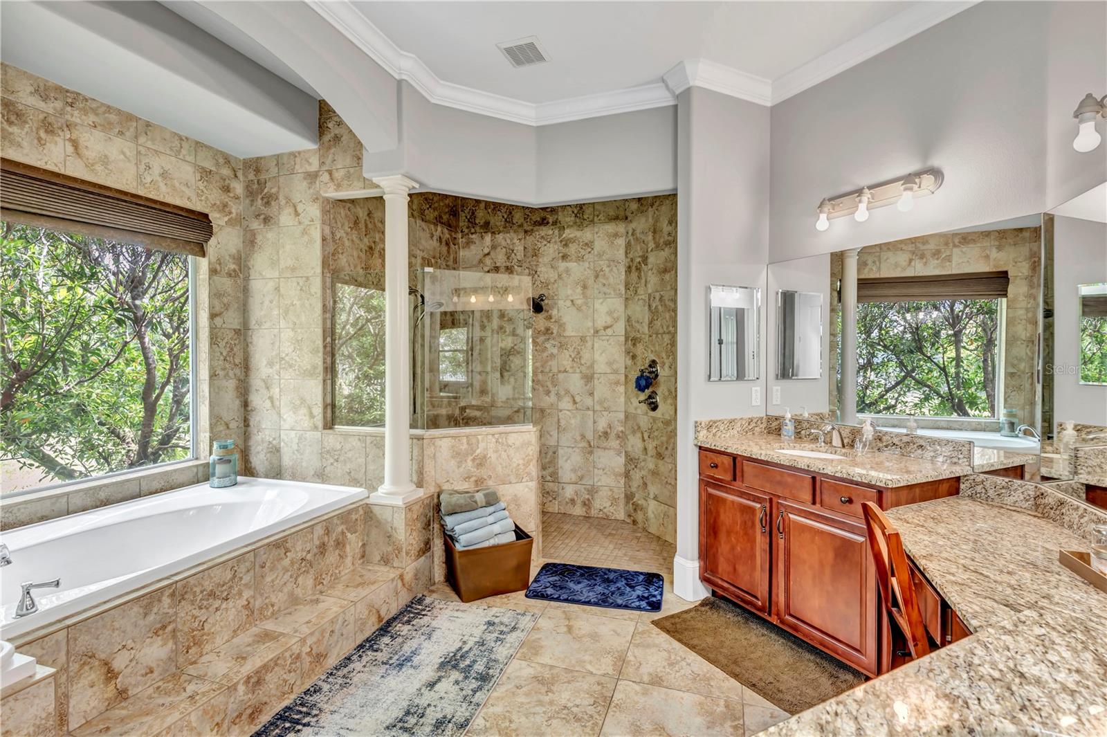 Image 26 of 45 For 16124 Suncrest Shores Drive