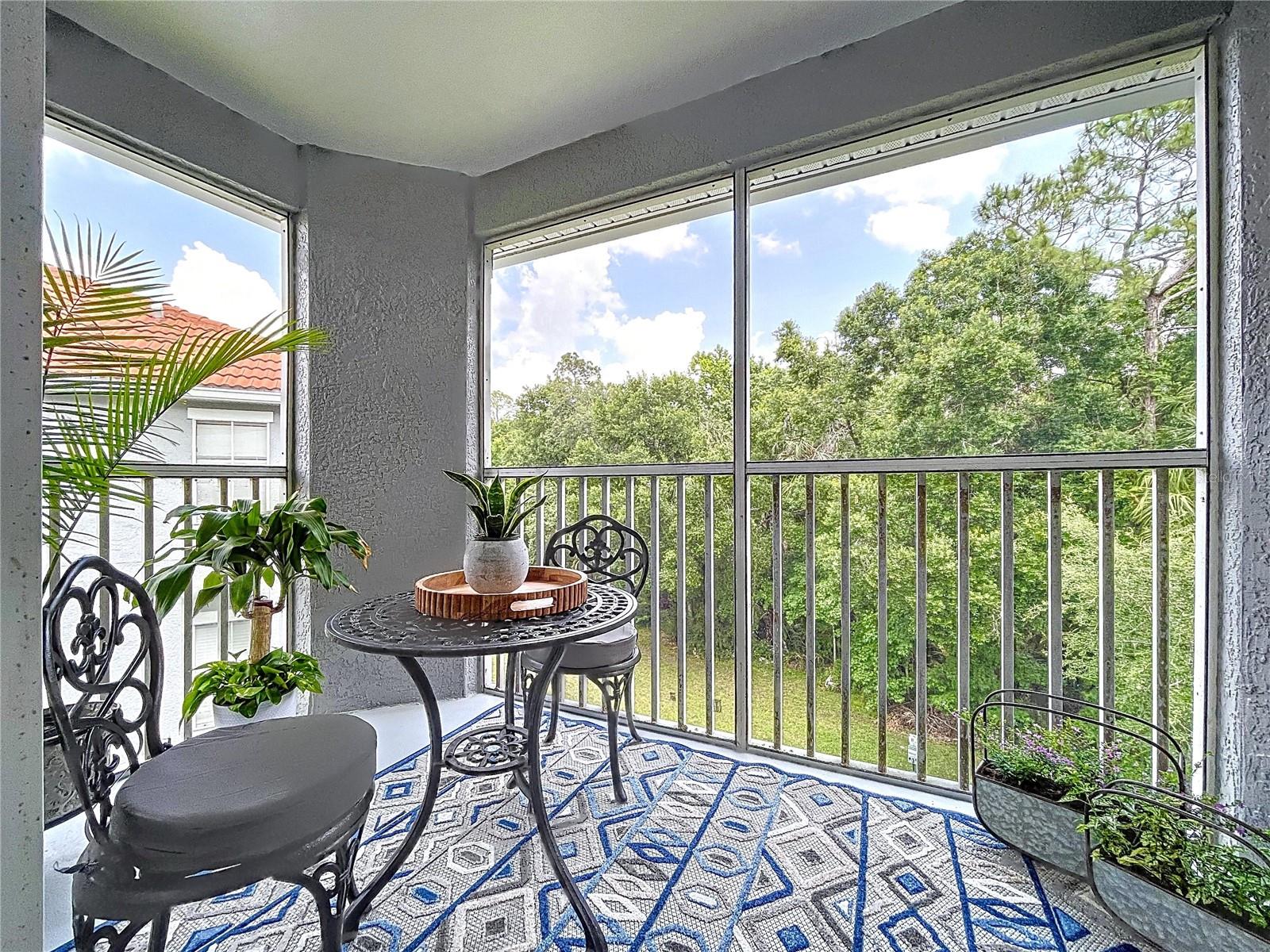 Listing photo id 11 for 18001 Richmond Place Drive 330